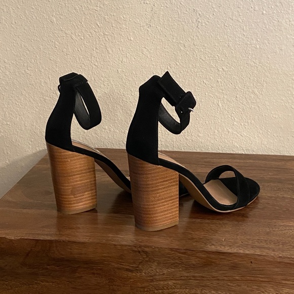 STEVE MADDEN: SIZE 9 BLACK ANKLE STRAP W/ CHUNKY WOODEN HEEL - Picture 5 of 6